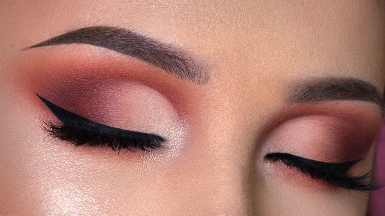 Fans Discount Shop - Exclusive Deals for Sports Fans | Master the Half-Cut Crease: Step-by-Step Eye Makeup Guide for Stunning Eyes